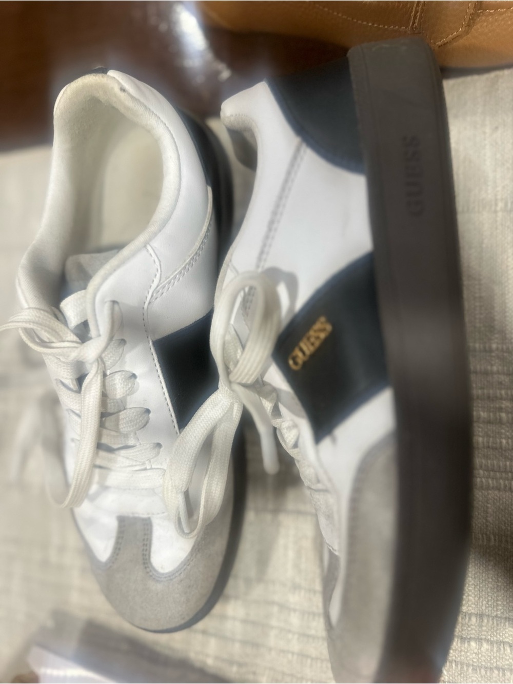 GUESS Men's White, Navy and Gray Low-Top Sneakers